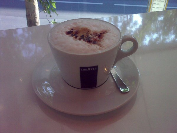 Cappuccino mit Ananasaroma