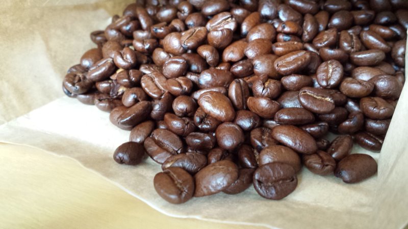 Kaffeebohnen bei geöffneter Packung "Cerro de Lempira"