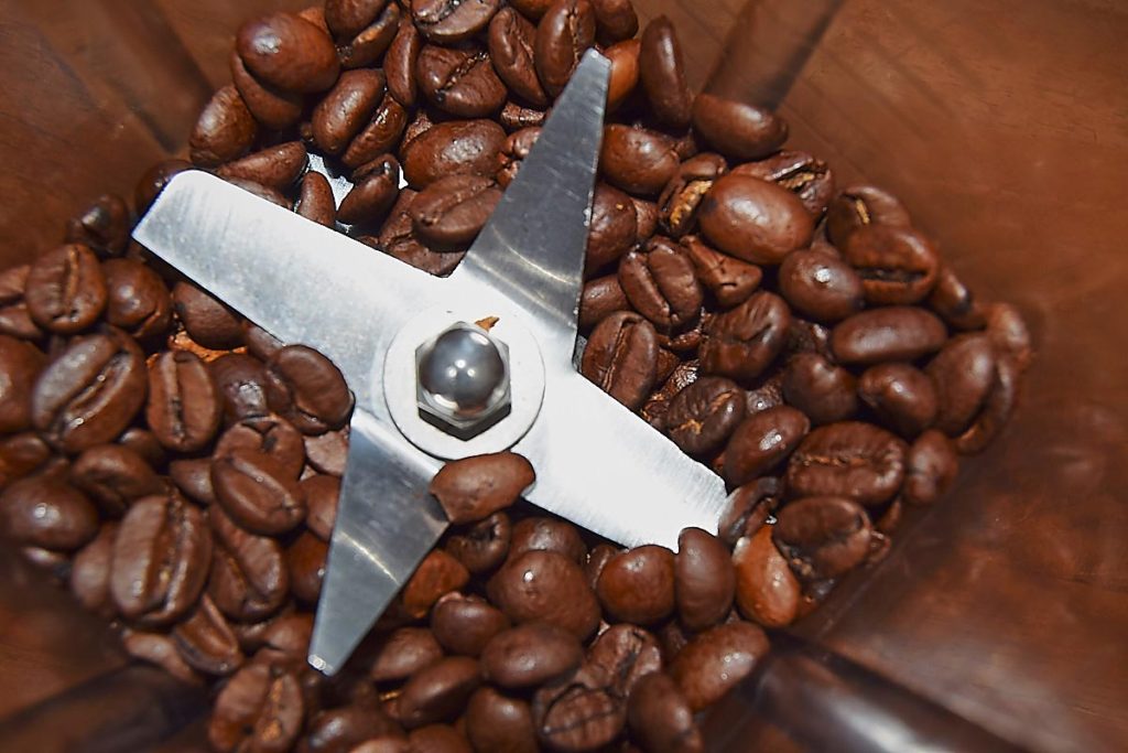 Kaffeebohnen im Mixer | Foto: Redaktion